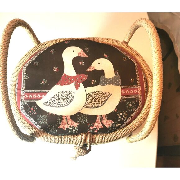 VINTAGE 1980s Country Geese Woven Sewing Basket Taiwan Nostalgia Silk Lining - Picture 2 of 6
